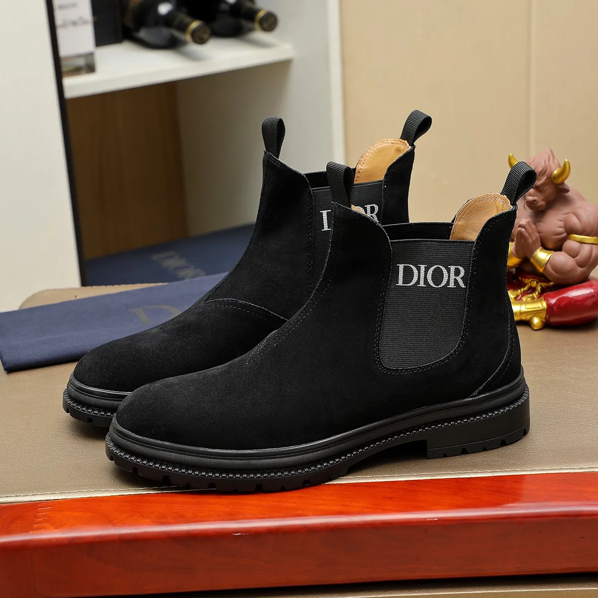 Ex-factory price: 480⌚️⌚️"Dior" Gaobang short boots⚠️⚠️Top purchasing agent🔍🔍Men's 2023HK counters are on sale simultaneously. Sole: The original sole is specially provided by the original factory. The exclusive movable molded sole is super comfortable. The original factory and the single product are handmade🔍🔍. The details determine the quality. We only make shoes with care. You can enter and exit the counter at will. Welcome to compare. 🇮🇹Size: 38-444️⃣Colors available